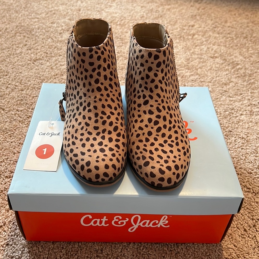 Cat and jack brand new booties size 1